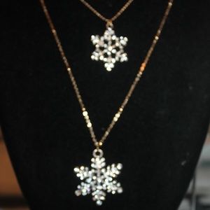 NWT ❄ Snowflake Double Chained Necklace